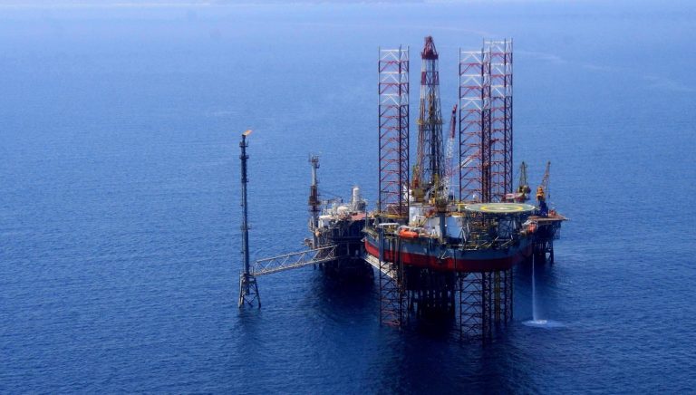 Καβάλα: Διπλωμάτες των Η.Π.Α. στις εγκαταστάσεις παραγωγής πετρελαίου