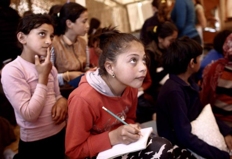 Σε Δερβένι και Λαγκαδίκια τα πρώτα σχολεία για προσφυγόπουλα