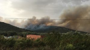 Θάσος: Ανεξέλεγκτες οι πυρκαγιές στο νησί – Προληπτικές εκκενώσεις οικισμών