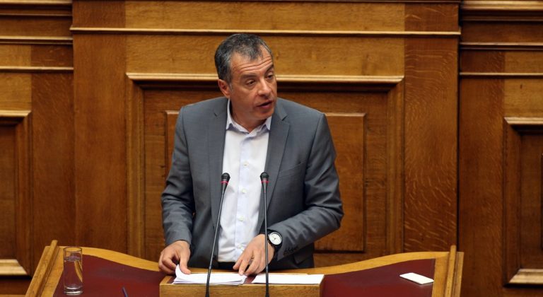 Επίκαιρη ερώτηση Θεοδωράκη προς τον Πρωθυπουργό για τις τηλεοπτικές άδειες
