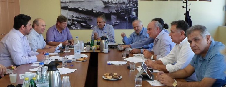 Συνάντηση Α. Παπαδεράκη με τους Προέδρους των Επιμελητηρίων Κρήτης