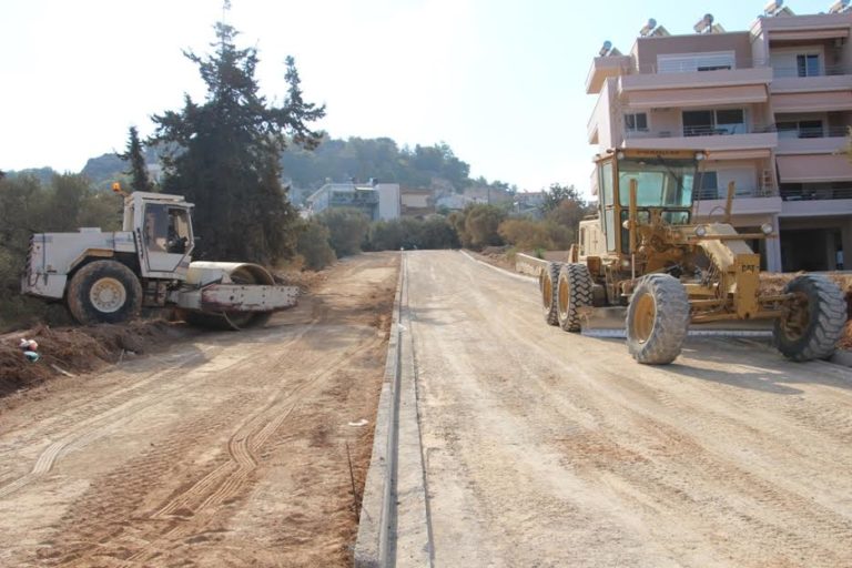 Χανιά: Τα έργα διάνοιξης δρόμων στην περιοχή της Χαλέπας επισκέφθηκε  ο Δήμαρχος