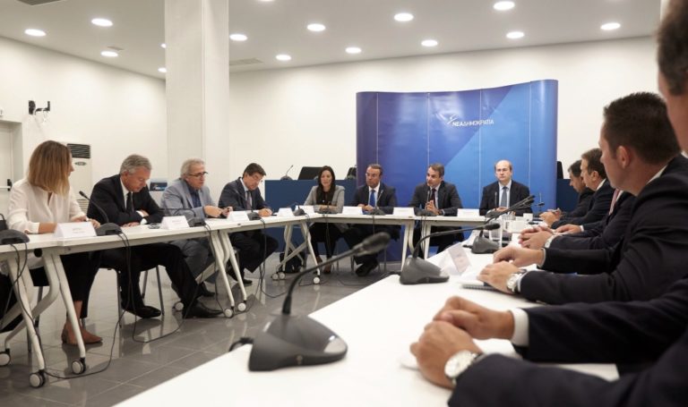 Συνάντηση Κυρ. Μητσοτάκη με εκπροσώπους κοινωνικών φορέων ενόψει ΔΕΘ (video)