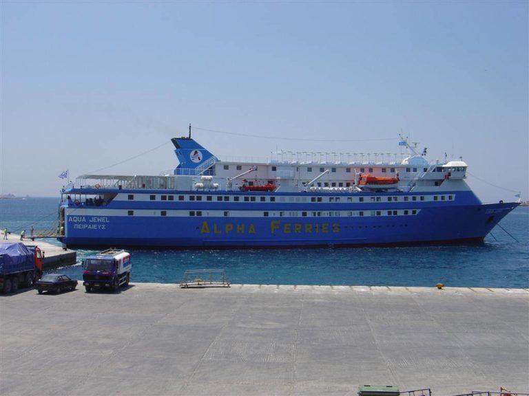Το Aqua Jewel στην γραμμή Βόλου – Σποράδων