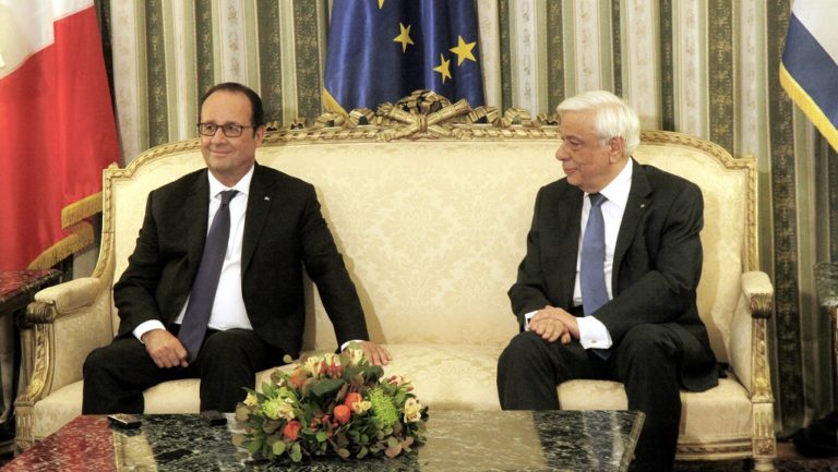 Παυλόπουλος σε Ολάντ: Ανάγκη ενίσχυσης της αλληλεγγύης στην ΕΕ