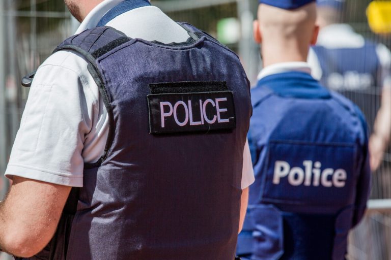 Επίθεση με μαχαίρι εναντίον αστυνομικών στις Βρυξέλλες με «άρωμα» τρομοκρατίας