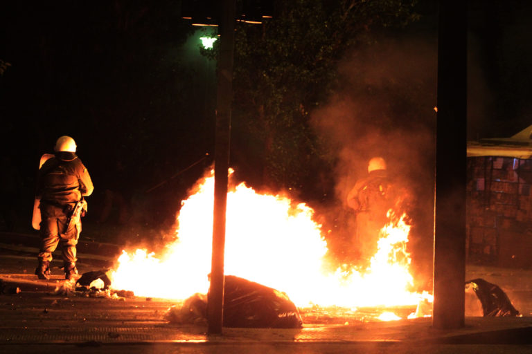 Επεισόδια με κουκουλοφόρους στο Πολυτεχνείο-Δύο συλλήψεις