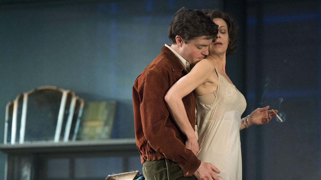 6-tom-burke-and-helen-mccrory-in-the-deep-blue-sea-photography-by-richard-hubert-smith