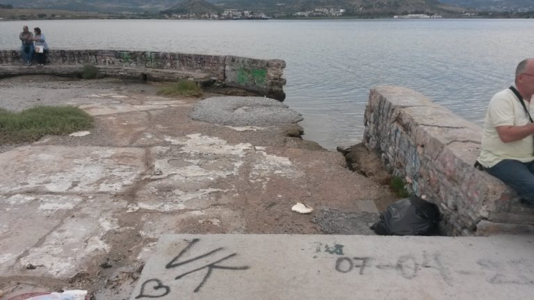 Βόλος: Σημαντική ζημιά στον κυματοθραύστη στο λιμάνι