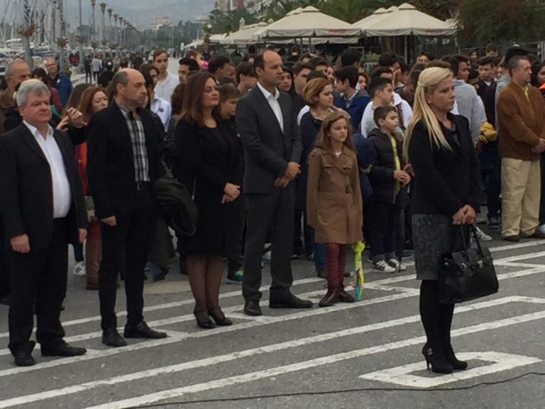 Βόλος: Κατάθεση στεφάνων στο μνημείο των Ηρώων