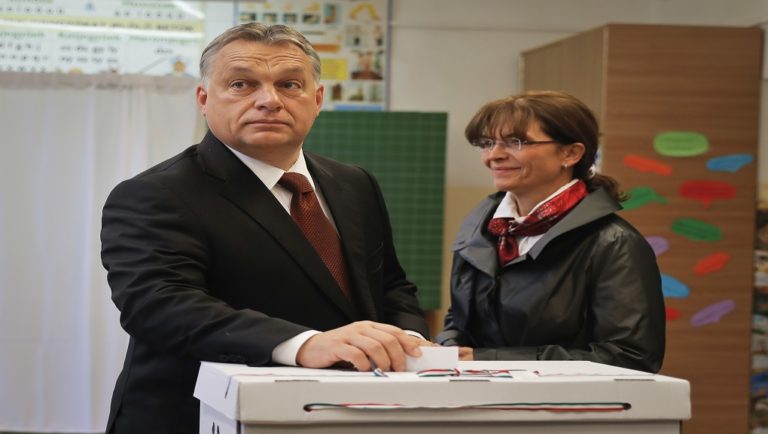 Με προσέλευση στο ναδίρ του 39,9% ο  Όρμπαν θριαμβολογεί για το “όχι” στη μετανάστευση (video)