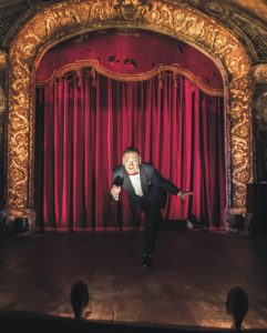 the-entertainer-kenneth-branagh-theatre-company-kenneth-branagh-archie-rice-credit-johan-persson-00919-m