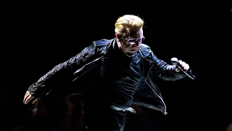 OI U2 εναντίον του Τραμπ – «Απολύεστε» του φώναξαν επί σκηνής