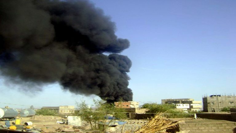 Δεκάδες νεκροί σε αεροπορικούς βομβαρδισμούς στην Υεμένη
