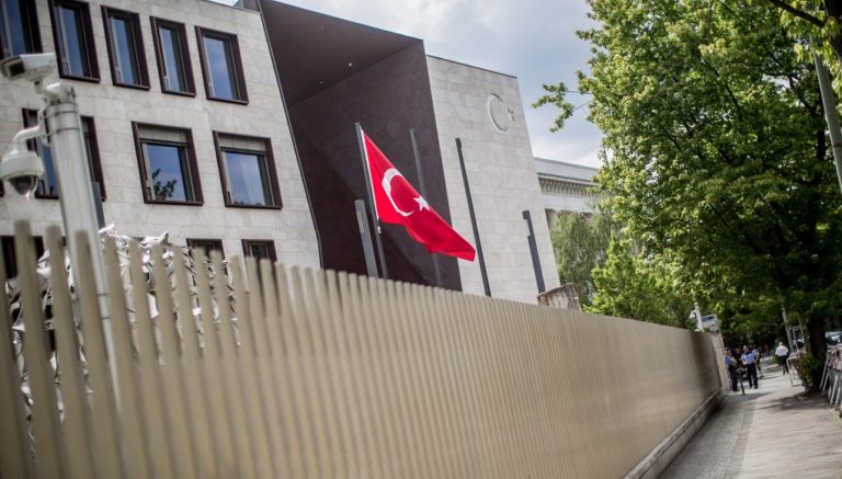 Δεκάδες Τούρκοι διπλωμάτες ζήτησαν άσυλο στη Γερμανία