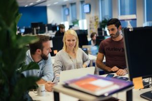 Η booking.com ζητάει φοιτητές από το Πανεπιστήμιο Μακεδονίας