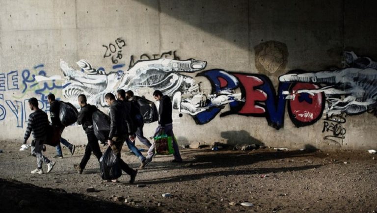 Επεισόδια στο Καλαί πριν από την εκκένωση του προσφυγικού καταυλισμού