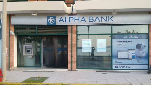 Kαλαμάτα: Επίθεση με μολότοφ σε τράπεζα