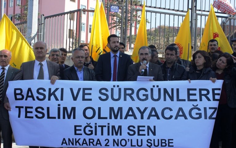 ΔΟΕ: Αλληλεγγύη στους δασκάλους που διώκονται στην Τουρκία