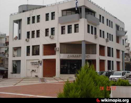Συγκέντρωση για τους πλειστηριασμούς χθες στο δημαρχείο Ευόσμου