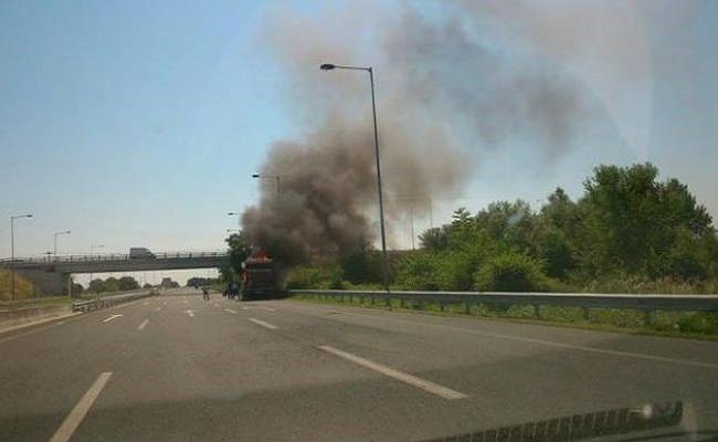 Χανιά: Στις φλόγες εν κινήσει φορτηγό στην Εθνική