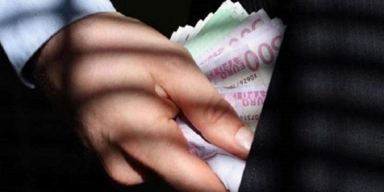 Βόλος : Πήγαν επίσκεψη σε σπίτι και έκλεψαν χρήματα