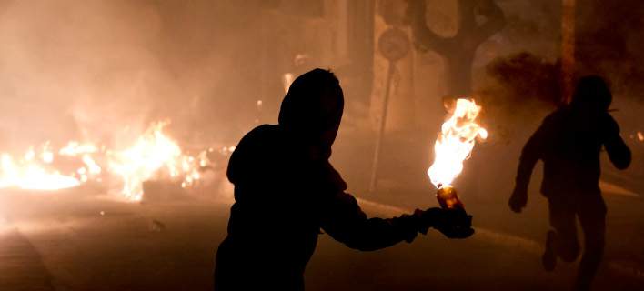 Βόμβες μολότοφ τα ξημερώματα στη Δ.Ε.Θ