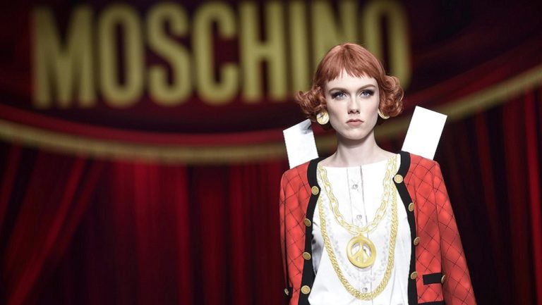 Καταστήματα αποσύρουν τη νέα συλλογή Moschino