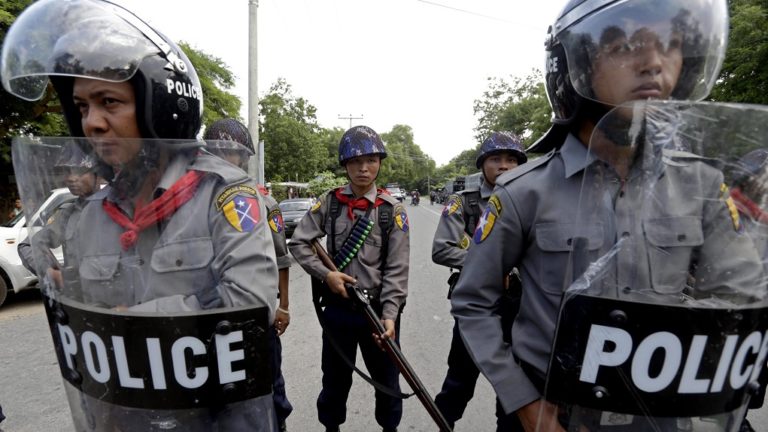 Τουλάχιστον 26 νεκροί από συγκρούσεις μεταξύ αστυνομίας και ενόπλων στη Μιανμάρ