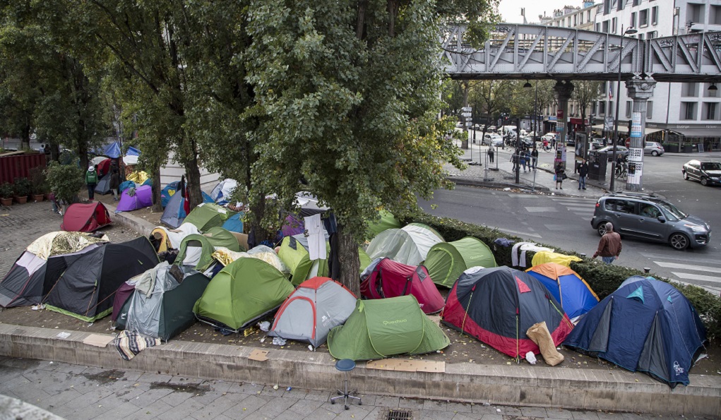 Γαλλία: Έκλεισε το Καλαί και οι πρόσφυγες συνέρευσαν στο Παρίσι