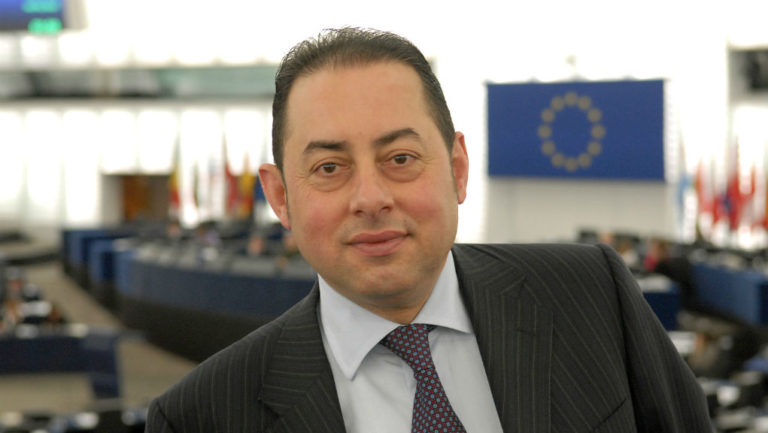 Τζ. Πιτέλα: Απαράδεκτα τα αιτήματα του ΔΝΤ για πρόσθετα μέτρα