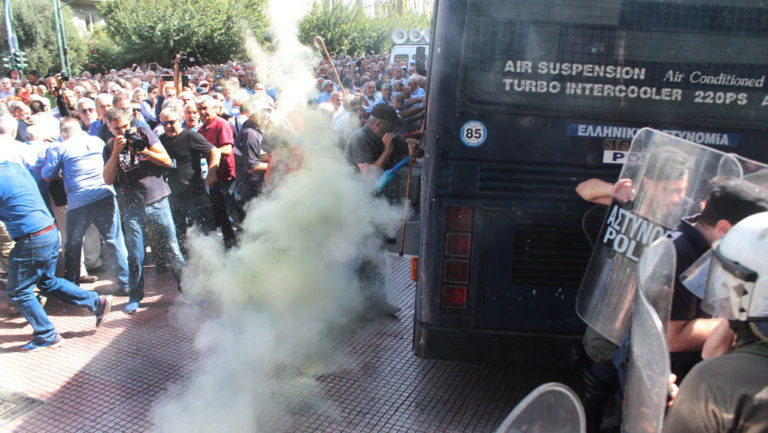 Εντολή απαγόρευσης χημικών σε διαδηλώσεις εργαζομένων και συνταξιούχων (video)