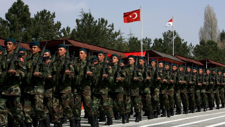 Στρατιώτες φυλακίζονται ως ύποπτοι για το πραξικόπημα στην Τουρκία