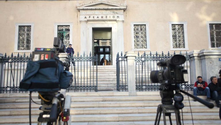 Σε εξέλιξη η κρίσιμη συνεδρίαση του ΣτΕ για τις τηλεοπτικές άδειες (video)