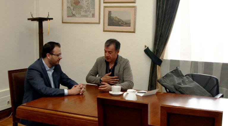 Στο Ηράκλειο Θεοδωράκης και Θεοχαρόπουλος