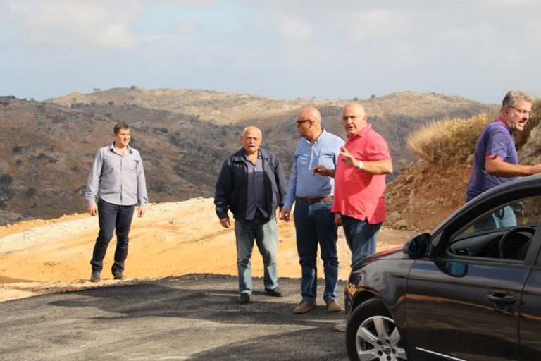 Χανιά: Αυτοψία Δημάρχου στο έργο αγροτικής οδοποιίας στο Θέρισο (video)