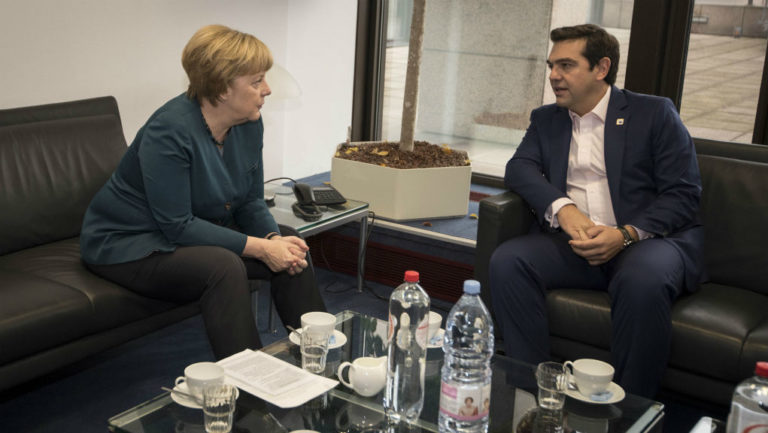 Xρέος και προσφυγικό στις συναντήσεις Τσίπρα με Μέρκελ και Ολάντ (video)