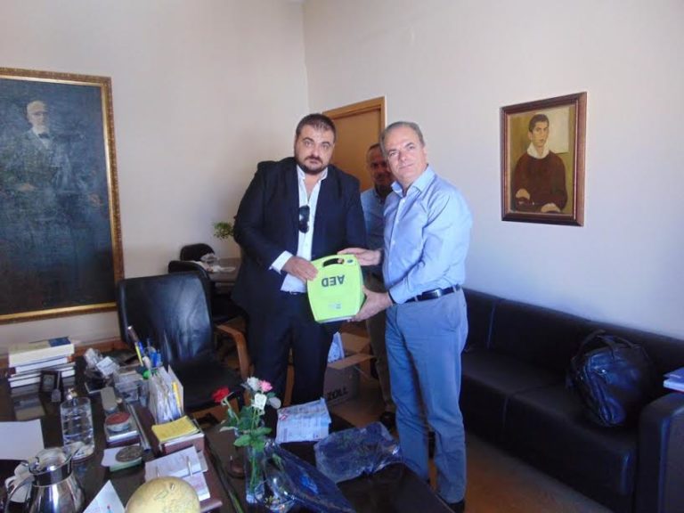 Ρέθυμνο: Δωρεά απινιδωτή για το Κλειστό Γυμναστήριο