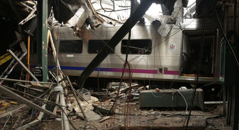 Δεκάδες τραυματίες από νέο εκτροχιασμό τρένου στην Ν. Υόρκη