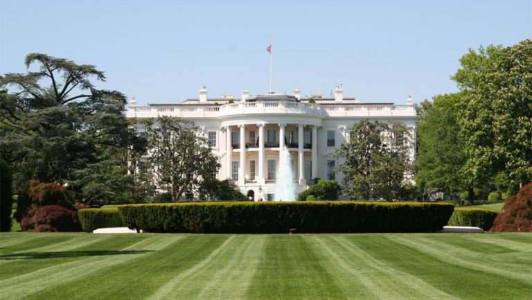 Άνδρας αυτοκτόνησε με όπλο έξω από τον Λευκό Οίκο