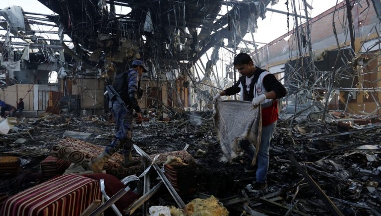 Υεμένη: Έκκληση Σάλεχ για εκδίκηση – Καταδικάζει η Γαλλία την επίθεση με 140 νεκρούς