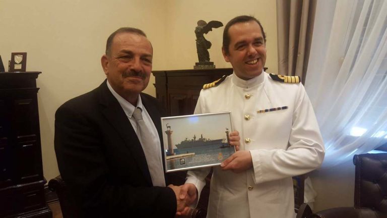 Στη Ρόδο βρετανικό πολεμικό πλοίο