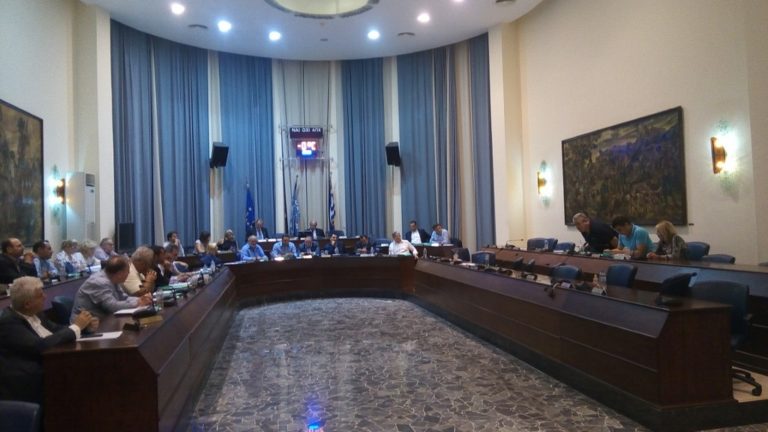 Αντεγκλήσεις και αποχωρήσεις στο δημοτικό συμβούλιο Ρόδου