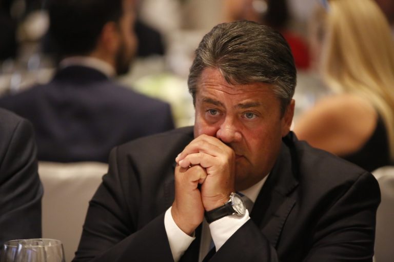 Πυρά Γκάμπριελ κατά Deutsche Bank για τα περί κερδοσκοπίας