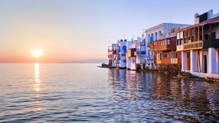 Στη φάκα της ΕΛ.ΑΣ. οι «ποντικοί» της Μυκόνου – Διέπραξαν 39 διαρρήξεις με λεία αξίας 320.000 ευρώ