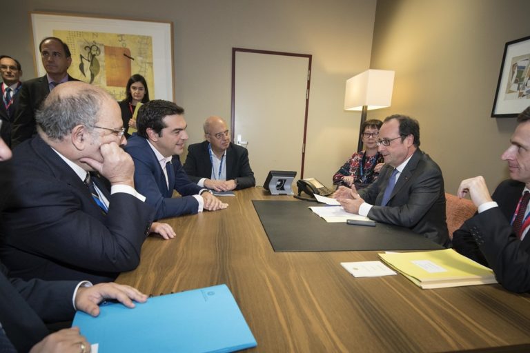 Ολάντ: Ανάγκη να υλοποιηθούν οι  δεσμεύσεις για το ελληνικό χρέος