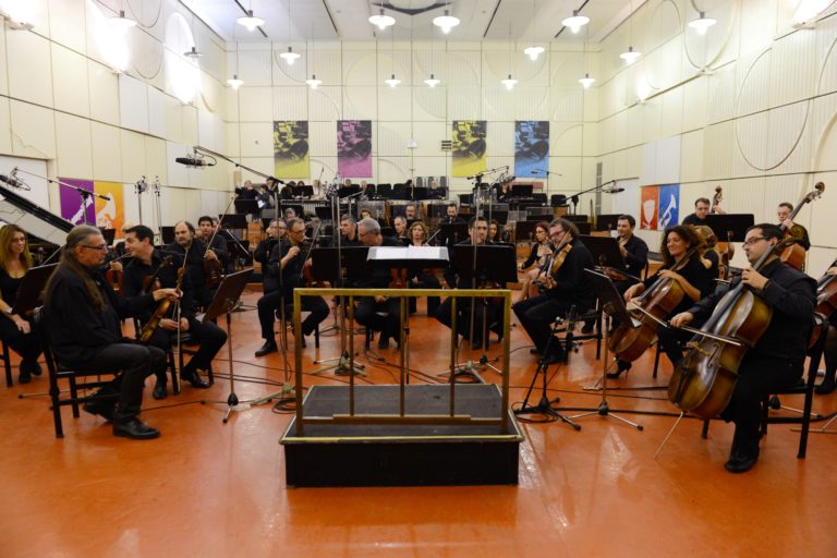 Η Ορχήστρα Σύγχρονης Μουσικής & η Χορωδία της ΕΡΤ σε μια συναυλία για τη Βέμπο