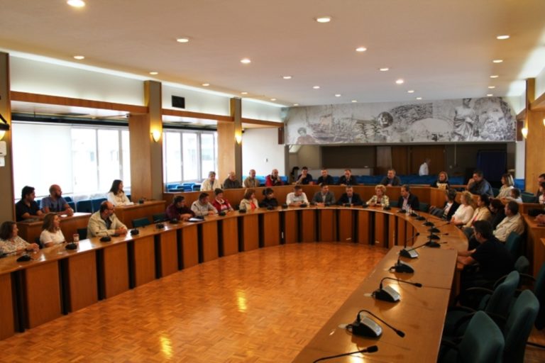 Yπολογιστές σε σχολεία της Θεσσαλίας από την ΠΑΠΑΣΤΡΑΤΟΣ ΑΒΕΣ