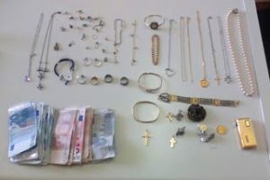 Συνελήφθησαν εφτά άτομα που κατηγορούνται για ληστείες, βιασμούς και ναρκωτικά