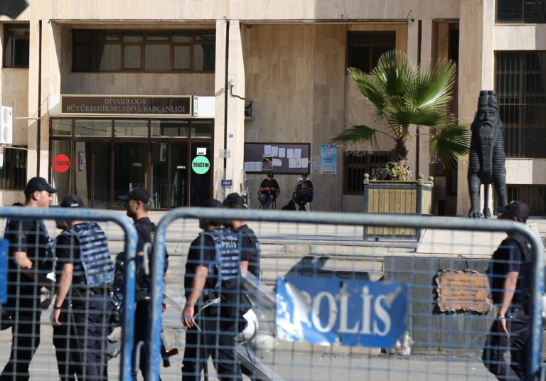 Τουρκία: Εντάλματα σύλληψης για 137 πανεπιστημιακούς